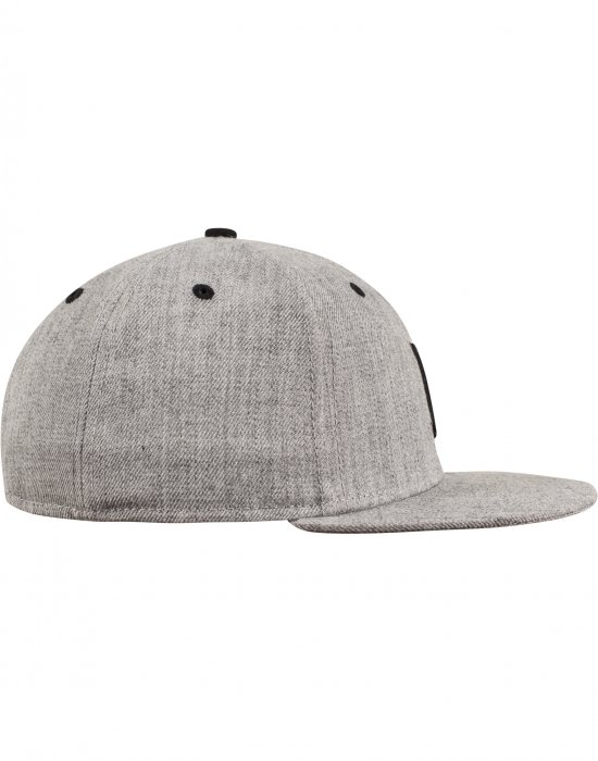 Шапка с козирка в сиво Letter Snapback L, Urban Classics, Шапки с козирка - Complex.bg