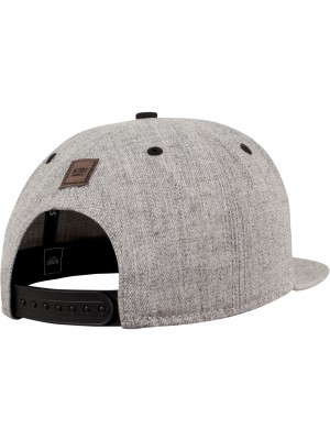 Шапка с козирка в сиво Letter Snapback T  Шапка с козирка в сиво Letter Snapback T