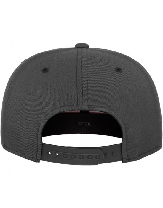 Шапка с козирка в тъмносиво 110 Fitted Snapback, Urban Classics, Шапки с козирка - Complex.bg