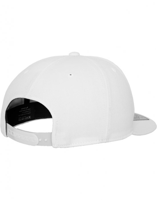 Шапка с козирка в бяло 110 Fitted Snapback, Urban Classics, Шапки с козирка - Complex.bg