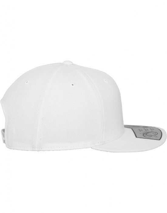 Шапка с козирка в бяло 110 Fitted Snapback, Urban Classics, Шапки с козирка - Complex.bg