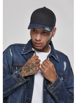 Шапка с козирка в черно Flexfit Wooly Combed 