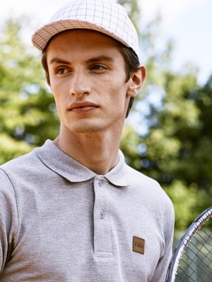 Шапка с козирка в бяло Flexfit Square Check Cap  Шапка с козирка в бяло Flexfit Square Check Cap