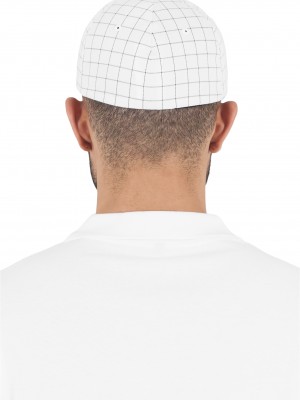 Шапка с козирка в бяло Flexfit Square Check Cap  Шапка с козирка в бяло Flexfit Square Check Cap