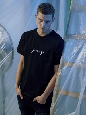 Мъжка черна тениска Mister Tee Pray 