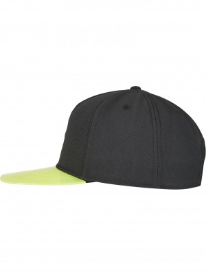 Шапка с козирка в черно и зелено C&S CSBL Critically Acclaimed Cap black/volt