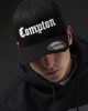 Черна шапка с козирка Flexfit Compton, Mister Tee, Шапки с козирка - Complex.bg