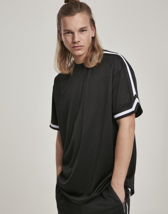 Мъжка тениска в черно Urban Classics Oversized Stripes Mesh, Urban Classics, Тениски - Complex.bg