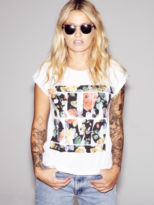 Дамска тениска Mister Tee RUN DMC Floral