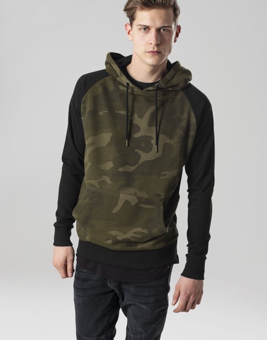 Мъжки суичър в цвят камуфлаж Urban Classics Camo Contrast Raglan Hoody, Urban Classics, Суичъри - Complex.bg