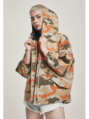 Дамско яке в камуфлажен цвят от Urban Classics Ladies Oversized Camo Parka 