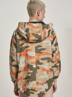 Дамско яке в камуфлажен цвят от Urban Classics Ladies Oversized Camo Parka 