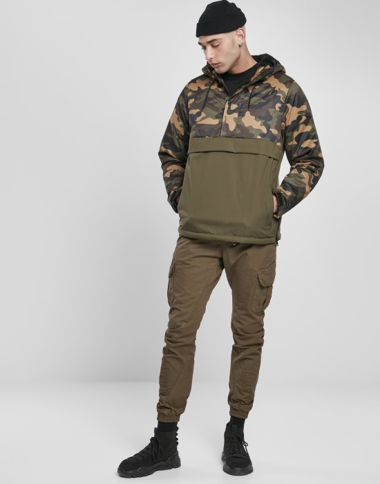 Мъжко яке в цвят маслина и камуфлаж от Urban Classics Camo Mix Pull Over, Urban Classics, Зимни якета - Complex.bg