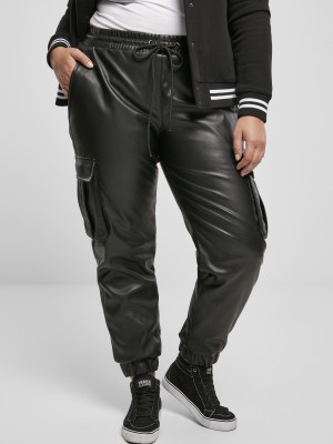 Дамски панталон в черно от Urban Classics Ladies Faux Leather Cargo 