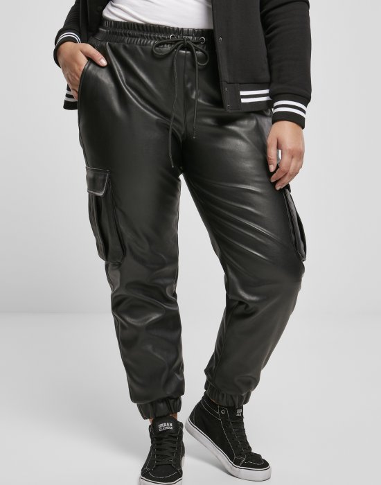 Дамски панталон в черно от Urban Classics Ladies Faux Leather Cargo, Urban Classics, Панталони - Complex.bg