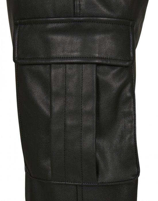 Дамски панталон в черно от Urban Classics Ladies Faux Leather Cargo, Urban Classics, Панталони - Complex.bg