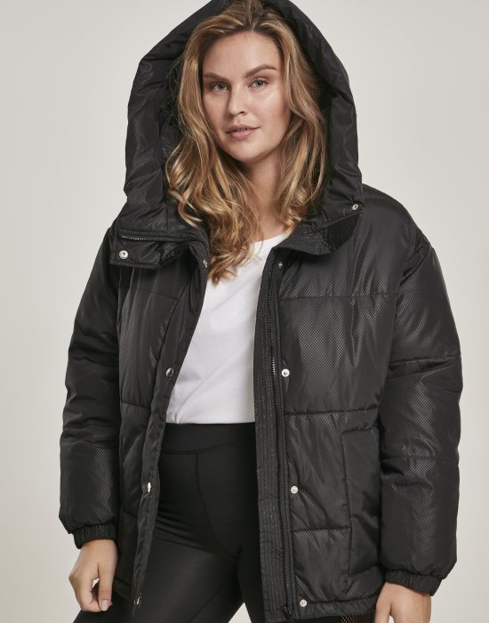 Дамско яке в черно Urban Classics Ladies Oversized Hooded Puffer, Urban Classics, Якета - Complex.bg