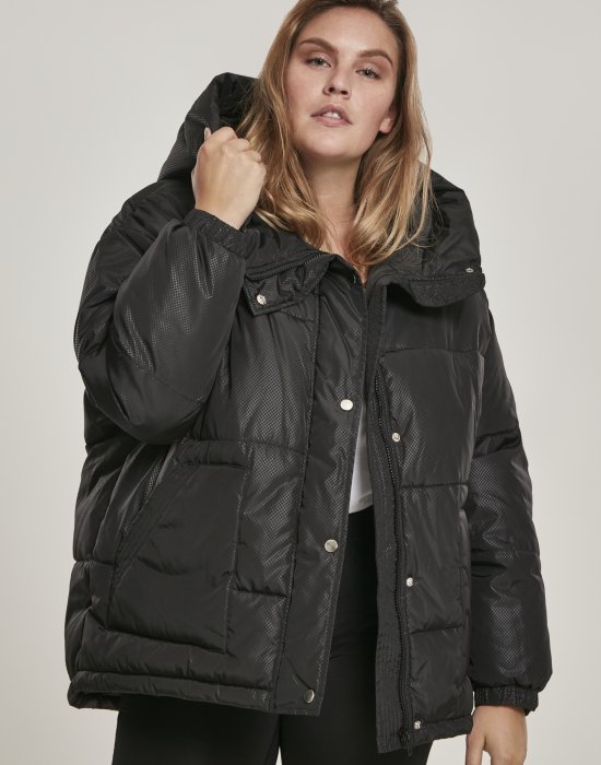 Купи Дамско яке в черно Urban Classics Ladies Oversized Hooded Puffer, Urban Classics, Якета онлайн - Complex.bg Дамско яке в черно Urban Classics Ladies Oversized Hooded Puffer, Urban Classics, Якета - Complex.bg