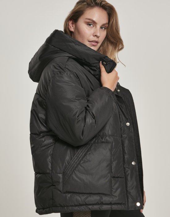 Купи Дамско яке в черно Urban Classics Ladies Oversized Hooded Puffer, Urban Classics, Якета онлайн - Complex.bg Дамско яке в черно Urban Classics Ladies Oversized Hooded Puffer, Urban Classics, Якета - Complex.bg