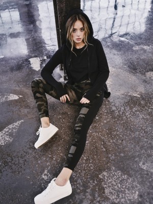 Дамски суичър в черно Urban Classics Ladies Polar Fleece Zip Hoody 