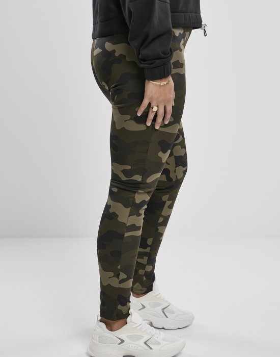 Дамски клин в камуфлажен цвят от Urban Classics Ladies High Waist Camo Tech Leggings, Urban Classics, Клинове - Complex.bg