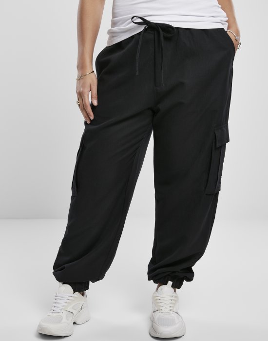 Дамски карго панталон в черно от Urban Classics Ladies Viscose Twill Cargo, Urban Classics, Панталони - Complex.bg