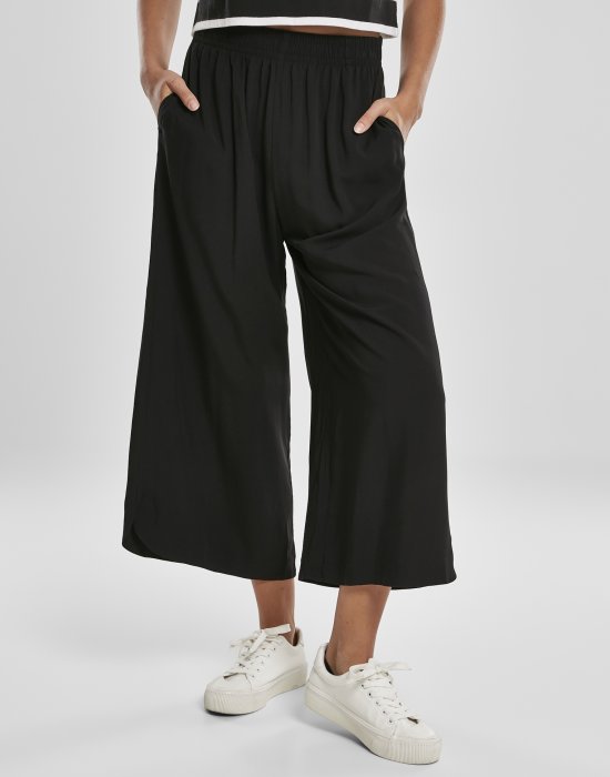 Дамски панталон в черно Urban Classics Ladies Wide Viscose Culotte, Urban Classics, Панталони - Complex.bg