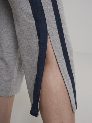 Дамски панталони в сив цвят Urban Classics Ladies Taped Terry Culotte grey/navy 