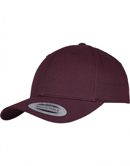 Шапка с козирка в тъмно червено Urban Classics Curved Classic Snapback maroon one size, Urban Classics, Шапки с козирка - Complex.bg