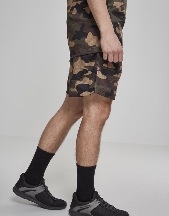 Мъжки къси панталони в камуфлажен цвят Urban Classics Camo Mesh Shorts, Urban Classics, Къси панталони - Complex.bg