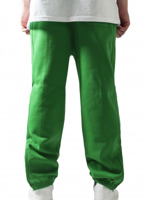 Мъжко изчистено долнище в зелен цвят Urban Classics TB014B Мъжко изчистено долнище в зелен цвят Urban Classics TB014B