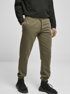 Мъжко долнище в масленозелен цвят Urban Classics Basic Sweatpants 2.0  Мъжко долнище в масленозелен цвят Urban Classics Basic Sweatpants 2.0