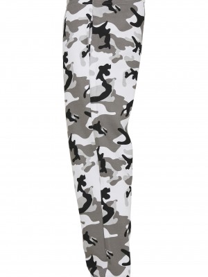 Мъжко долнище в камуфлажен десен Urban Classics Basic Camo Sweatpants 2.0 Мъжко долнище в камуфлажен десен Urban Classics Basic Camo Sweatpants 2.0