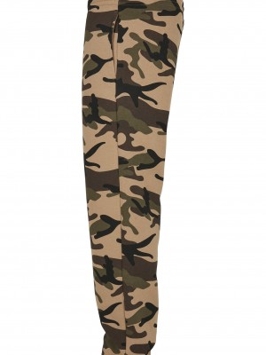 Мъжко долнище в камуфлажен десен Urban Classics Basic Camo Sweatpants 2.0