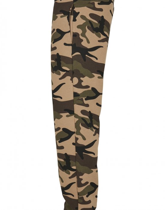 Мъжко долнище в камуфлажен десен Urban Classics Basic Camo Sweatpants 2.0, Urban Classics, Долнища - Complex.bg