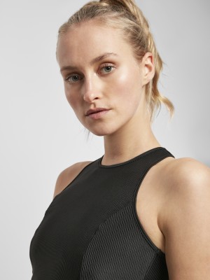 Дамски спортен къс топ Urban Classics Cropped Shiny Rib