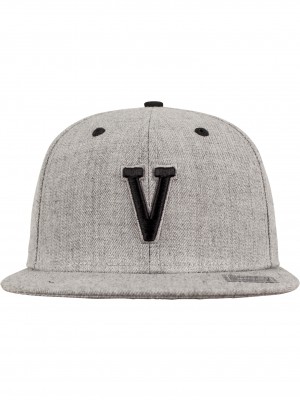 Шапка с козирка в сив и черен цвят Letter Snapback V Шапка с козирка в сив и черен цвят Letter Snapback V