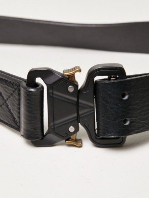 Колан имитиращ кожа в черен цвят Urban Classics