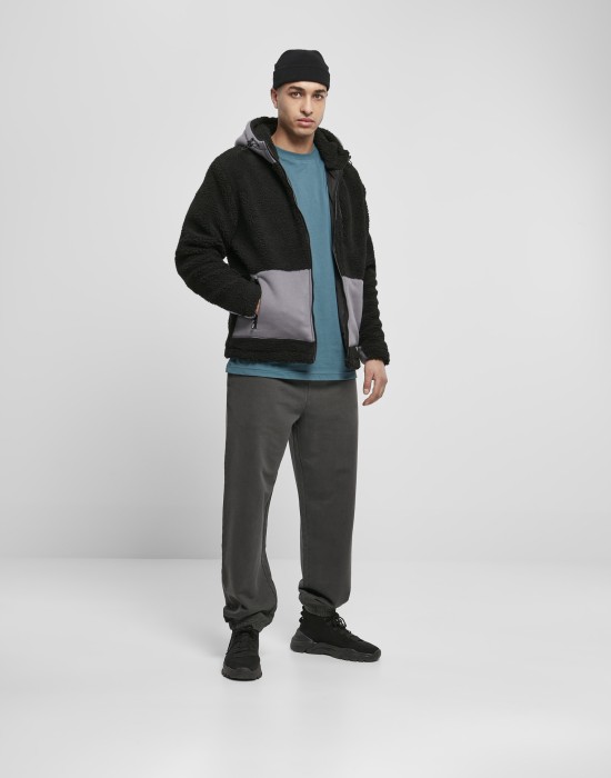 Мъжко яке в черен цвят Urban Classics Hooded Sherpa Jacket, Urban Classics, Зимни якета - Complex.bg