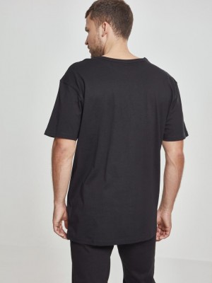 Мъжка уголемена тениска в черно Oversized Urban Classics