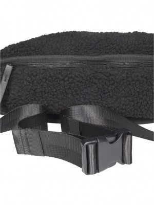 Пухена чанта за през рамо в черен цвят Urban Classics