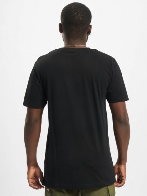 Мъжка тениска в черен цвят Mister Tee Happy Me I See Ghosts 