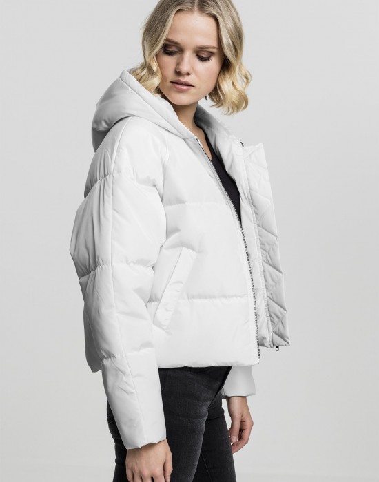 Купи Дамско зимно яке Urban Classics Puffer в бял цвят, Urban Classics, Якета онлайн - Complex.bg Дамско зимно яке Urban Classics Puffer в бял цвят, Urban Classics, Якета - Complex.bg