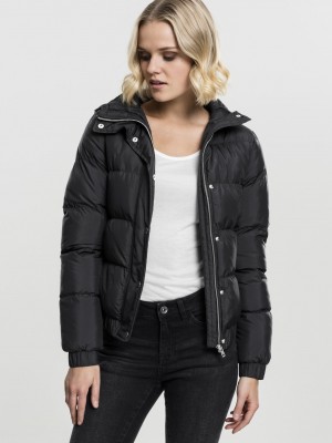 Дамско яке в черно от Urban Classics Ladies Hooded Puffer  Дамско яке в черно от Urban Classics Ladies Hooded Puffer
