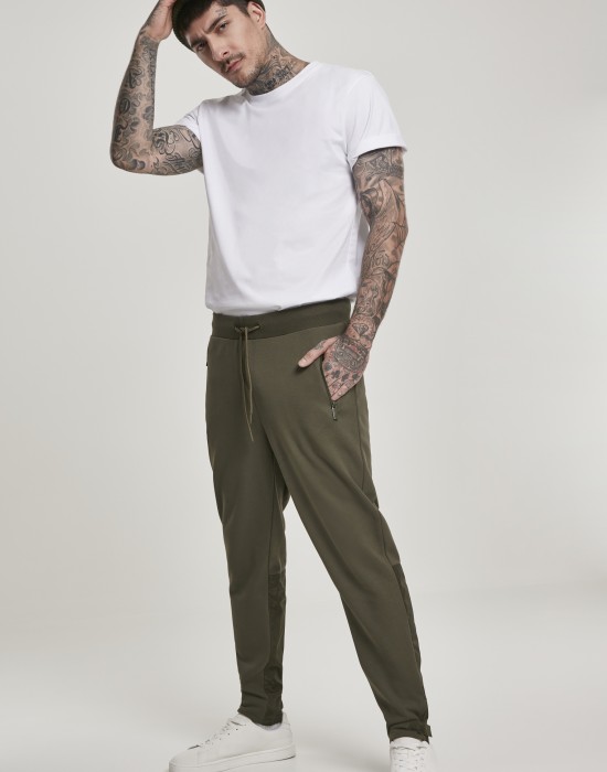 Мъжки спортен панталон в цвят маслина Urban Classics Military Sweatpants, Urban Classics, Панталони - Complex.bg