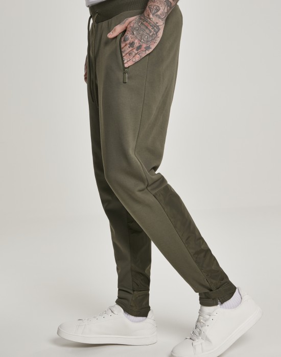 Мъжки спортен панталон в цвят маслина Urban Classics Military Sweatpants, Urban Classics, Панталони - Complex.bg