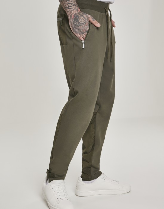 Мъжки спортен панталон в цвят маслина Urban Classics Military Sweatpants, Urban Classics, Панталони - Complex.bg