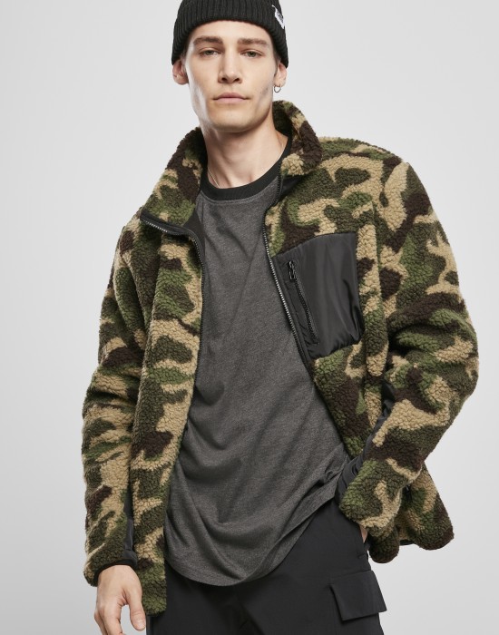 Мъжко яке в камуфлажен цвят Sherpa Jacket wood camo, Urban Classics, Зимни якета - Complex.bg