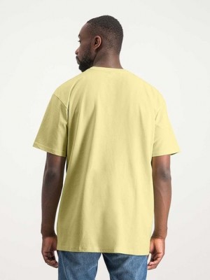 Мъжка тениска в жълт цвят Mister Tee Days Before Summer Мъжка тениска в жълт цвят Mister Tee Days Before Summer