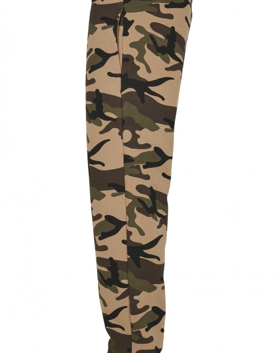 Мъжко долнище в камуфлажен десен Urban Classics Basic Camo Sweatpants 2.0, Urban Classics, Мъже - Complex.bg